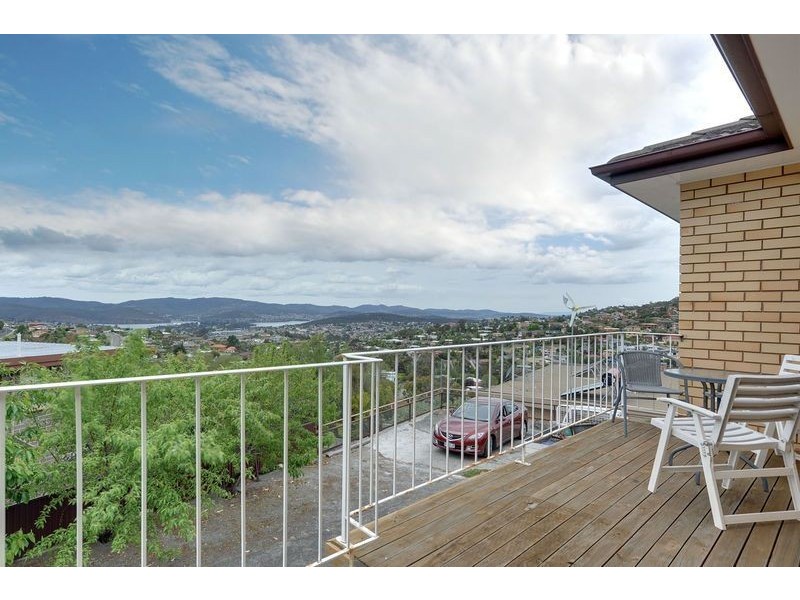 8 Lumeah Avenue, Lenah Valley TAS 7008