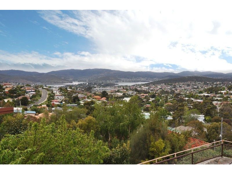 8 Lumeah Avenue, Lenah Valley TAS 7008