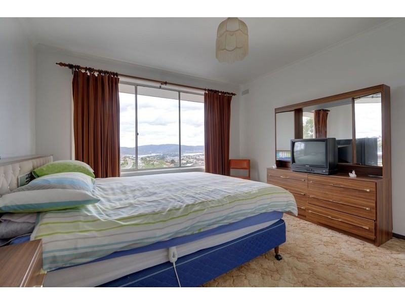 8 Lumeah Avenue, Lenah Valley TAS 7008