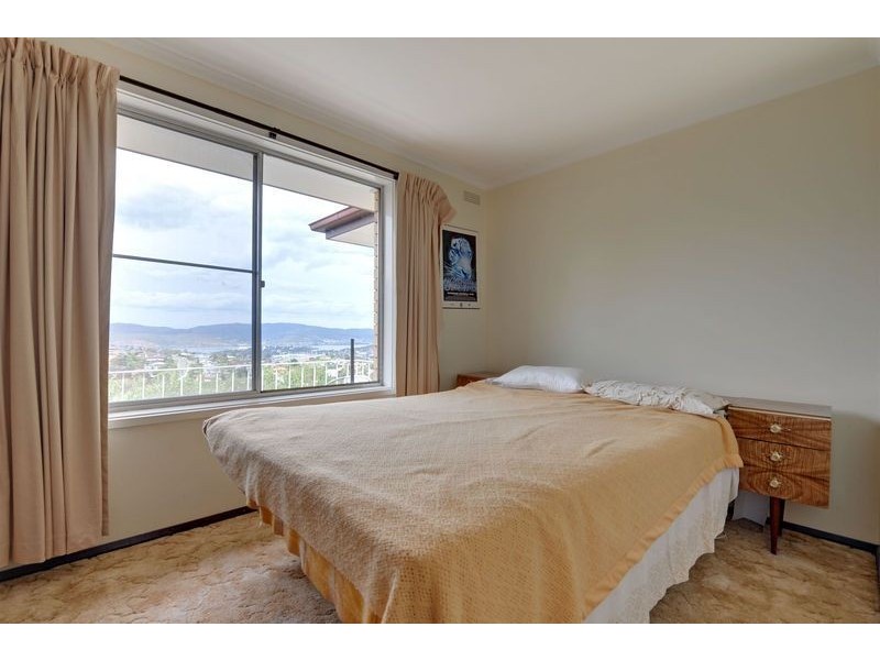 8 Lumeah Avenue, Lenah Valley TAS 7008