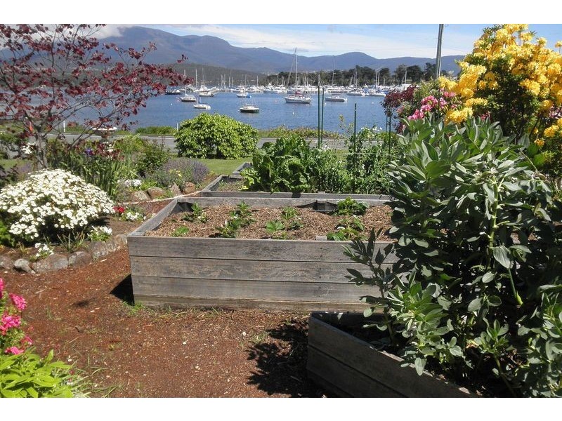 49 Esplanade, Lindisfarne TAS 7015