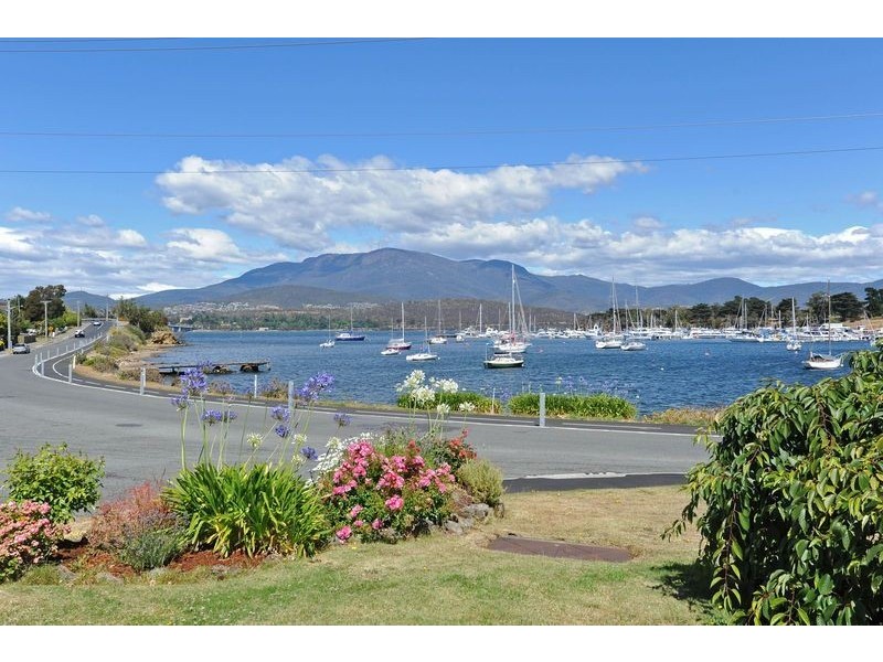 49 Esplanade, Lindisfarne TAS 7015