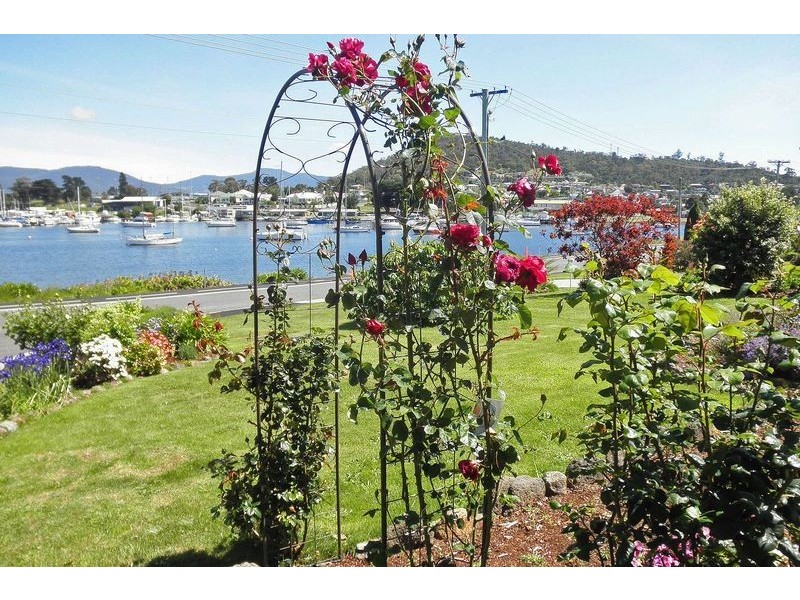 49 Esplanade, Lindisfarne TAS 7015