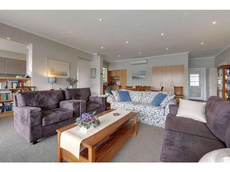 49 Esplanade, Lindisfarne TAS 7015