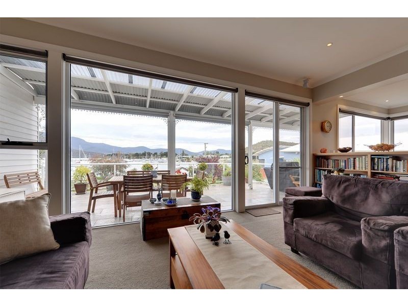 49 Esplanade, Lindisfarne TAS 7015