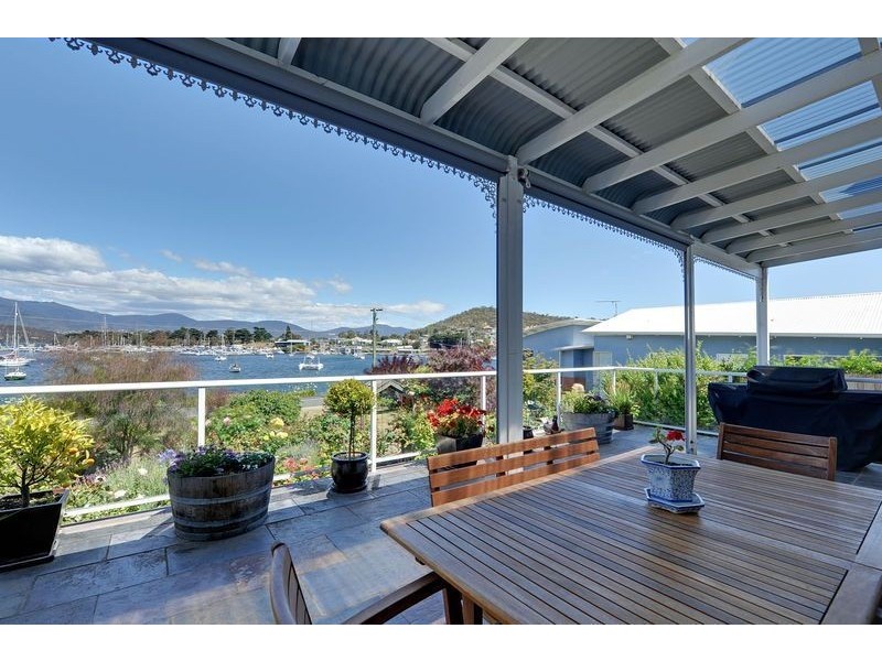 49 Esplanade, Lindisfarne TAS 7015