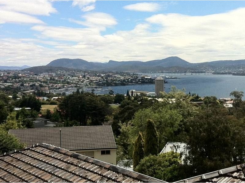 2 Capri Drive, Sandy Bay TAS 7005