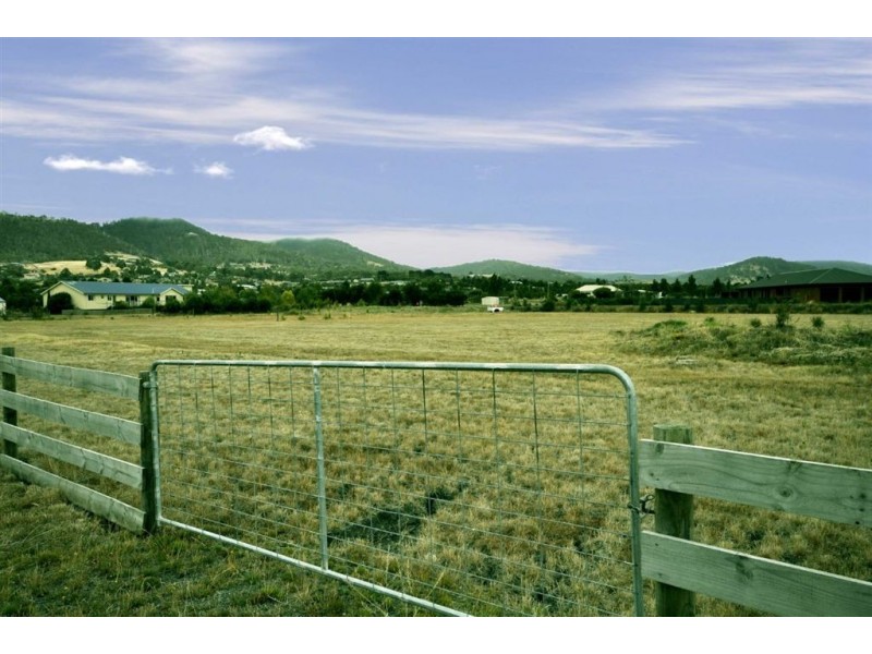 5 International Close, Acton Park TAS 7170