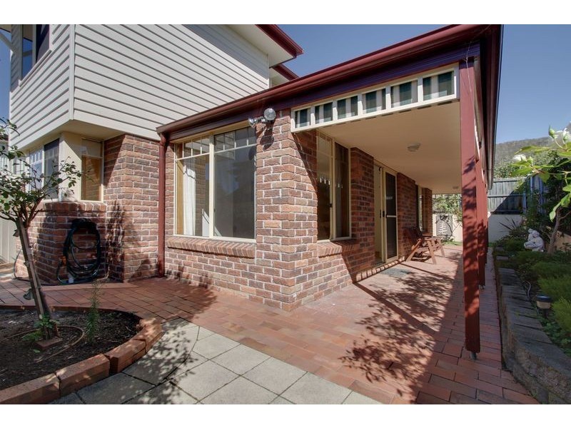 2/9 Rose Court, Sandy Bay TAS 7005
