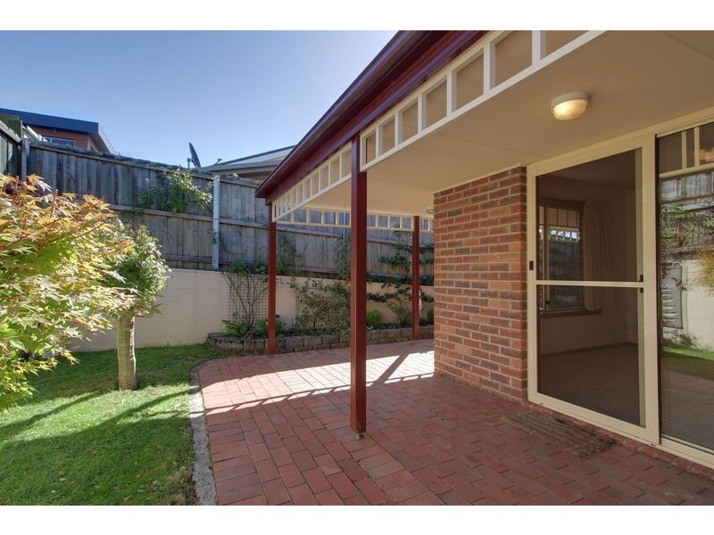 2/9 Rose Court, Sandy Bay TAS 7005