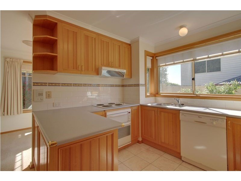 2/9 Rose Court, Sandy Bay TAS 7005