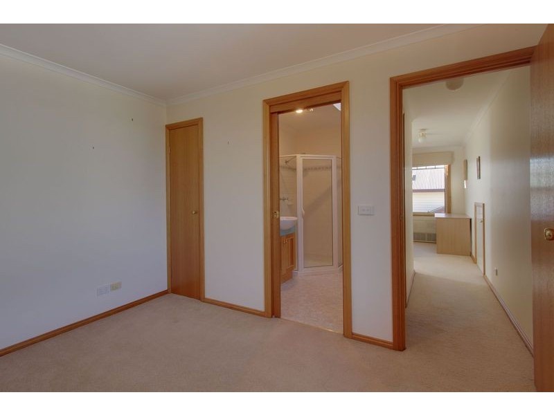 2/9 Rose Court, Sandy Bay TAS 7005