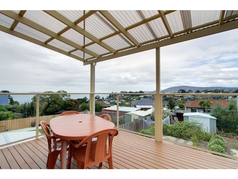 15 Aldinga Street, Blackmans Bay TAS 7052