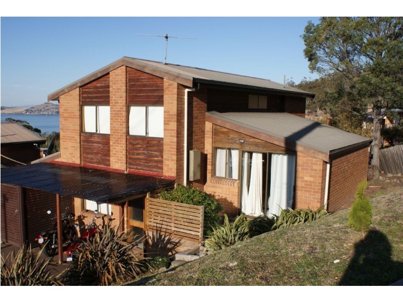 482B Churchill Avenue, Sandy Bay TAS 7005