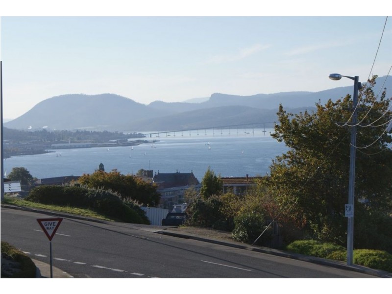 482B Churchill Avenue, Sandy Bay TAS 7005