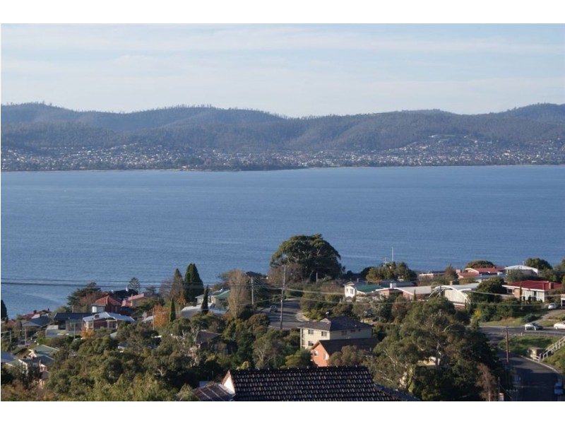 482B Churchill Avenue, Sandy Bay TAS 7005