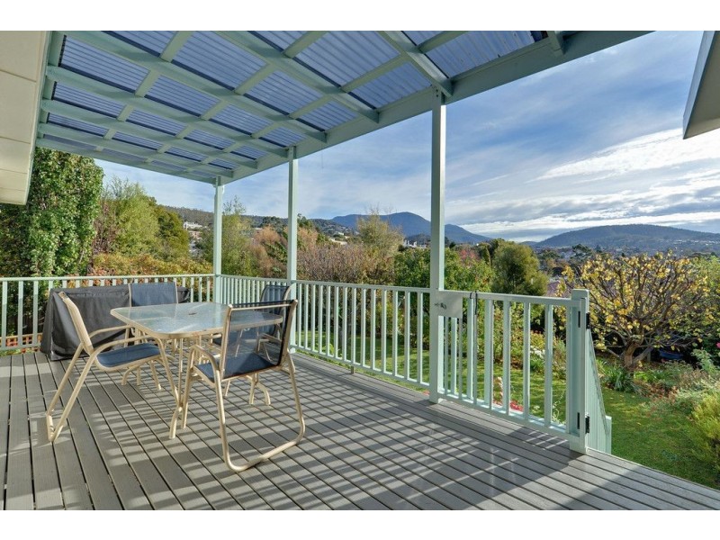 7 David Avenue, Sandy Bay TAS 7005