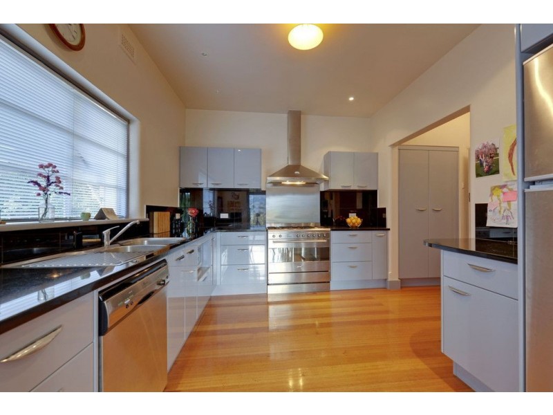 7 David Avenue, Sandy Bay TAS 7005