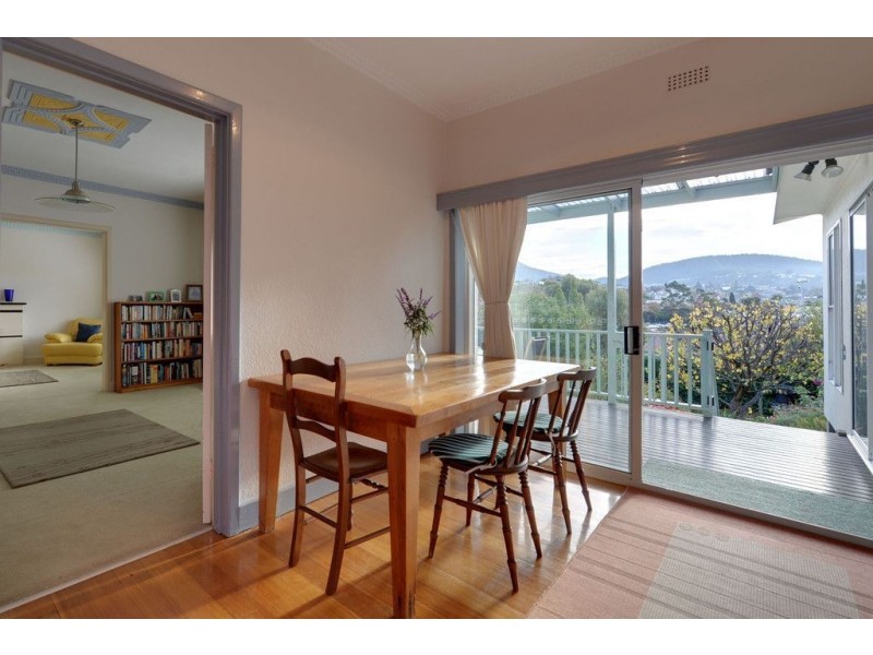 7 David Avenue, Sandy Bay TAS 7005