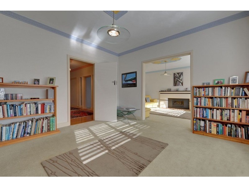 7 David Avenue, Sandy Bay TAS 7005