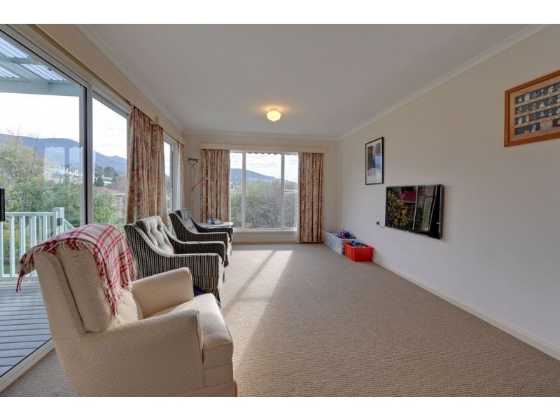 7 David Avenue, Sandy Bay TAS 7005