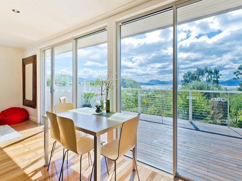 542 Churchill Avenue, Sandy Bay TAS 7005