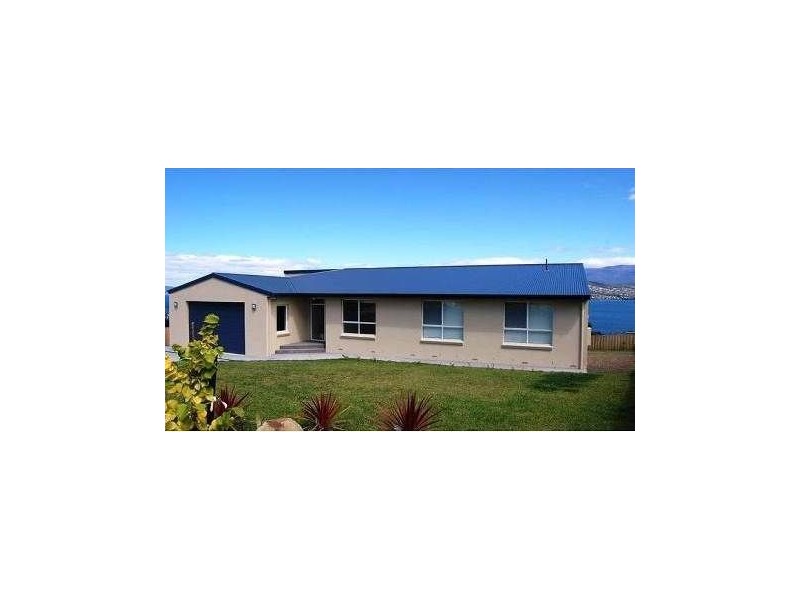 32 Spinnaker Crescent, Tranmere TAS 7018