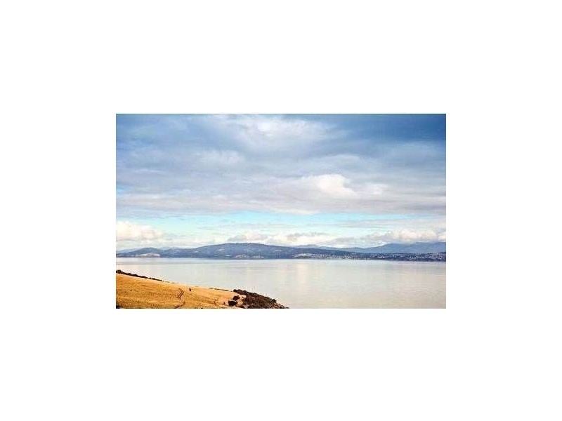 32 Spinnaker Crescent, Tranmere TAS 7018