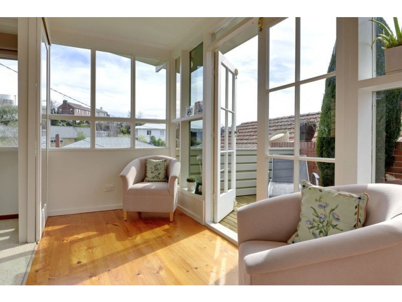 6 Maning Avenue, Sandy Bay TAS 7005
