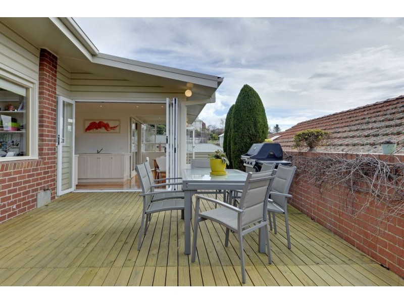 6 Maning Avenue, Sandy Bay TAS 7005