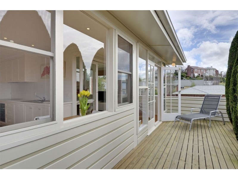 6 Maning Avenue, Sandy Bay TAS 7005