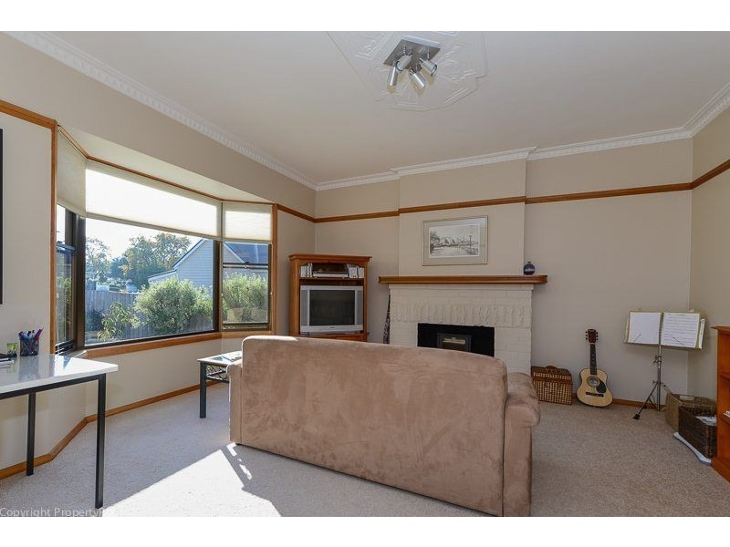 169 Derwent Avenue, Lindisfarne TAS 7015