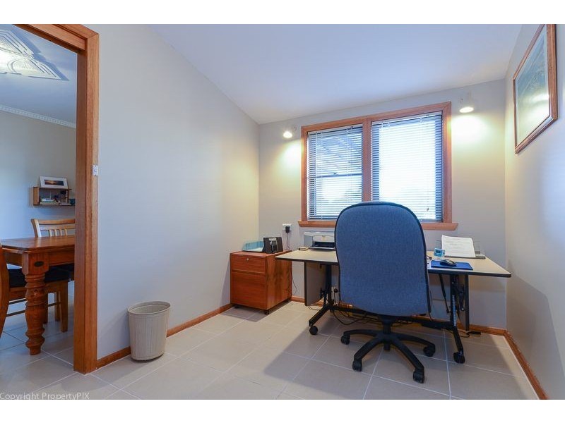 169 Derwent Avenue, Lindisfarne TAS 7015