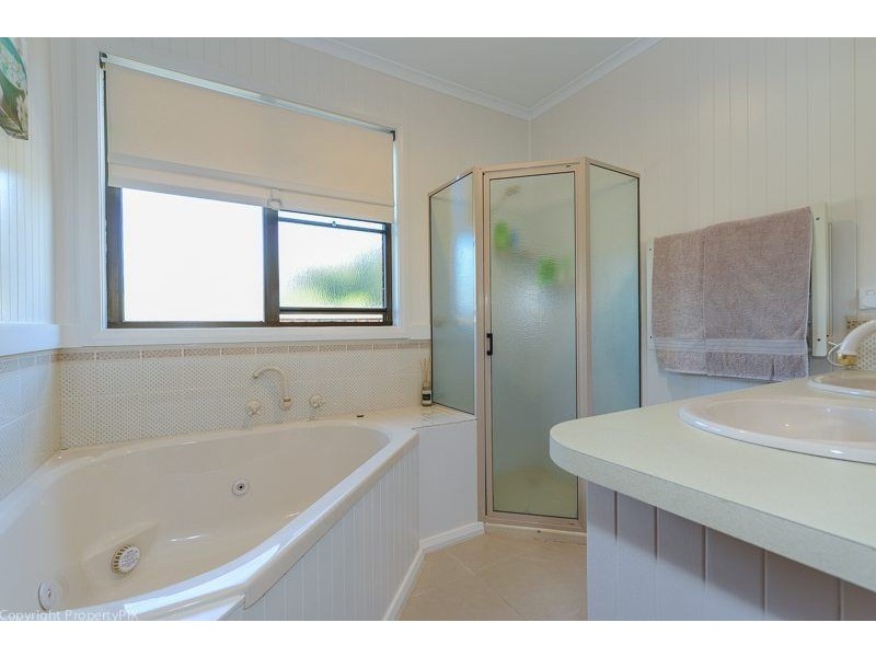 169 Derwent Avenue, Lindisfarne TAS 7015