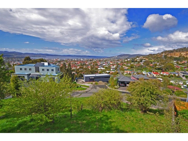 14 Hooper Crescent, Mount Stuart TAS 7000