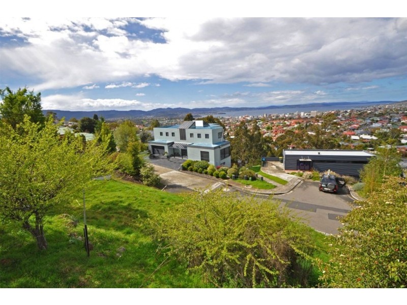 14 Hooper Crescent, Mount Stuart TAS 7000