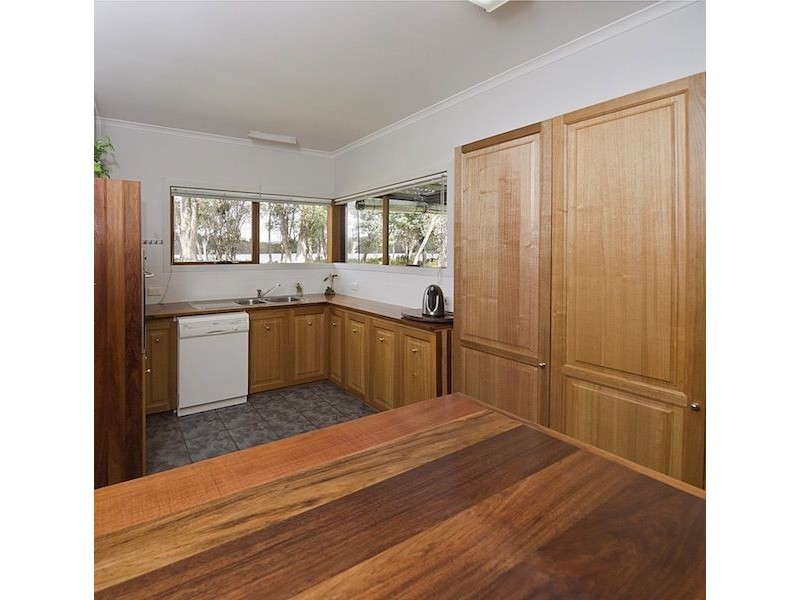 London Lakes TAS 7140