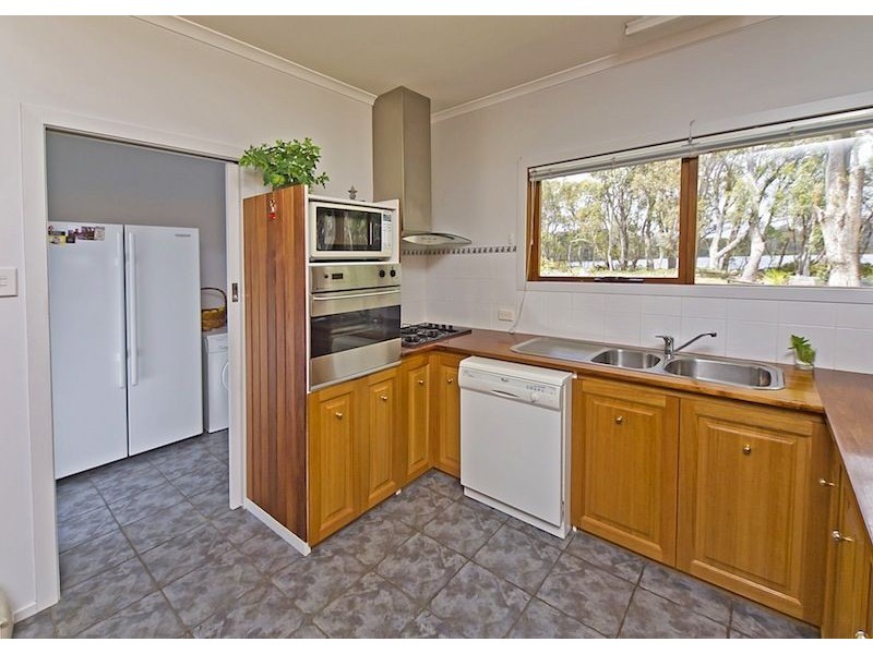 London Lakes TAS 7140