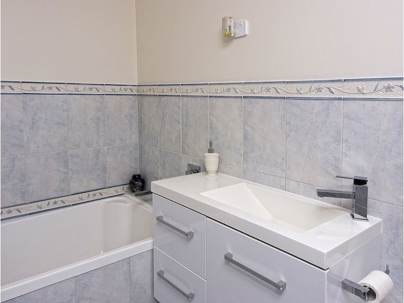 London Lakes TAS 7140