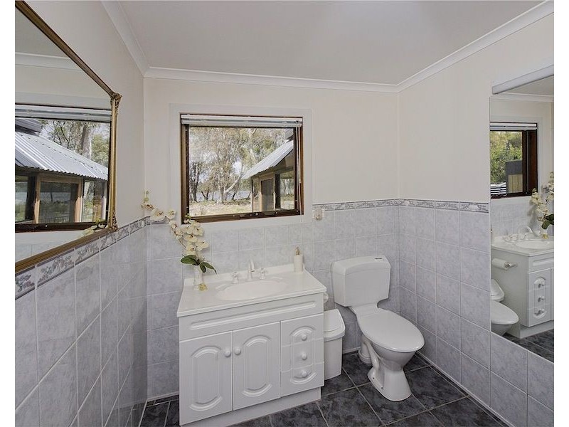 London Lakes TAS 7140