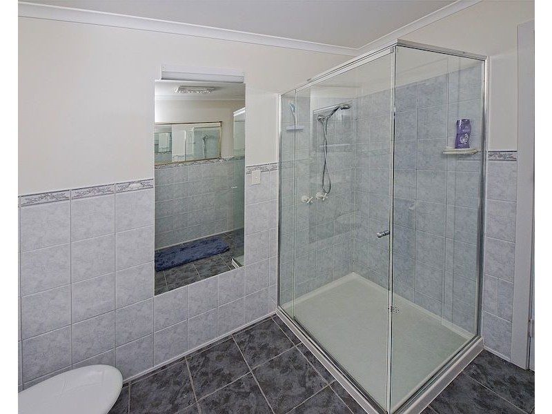 London Lakes TAS 7140