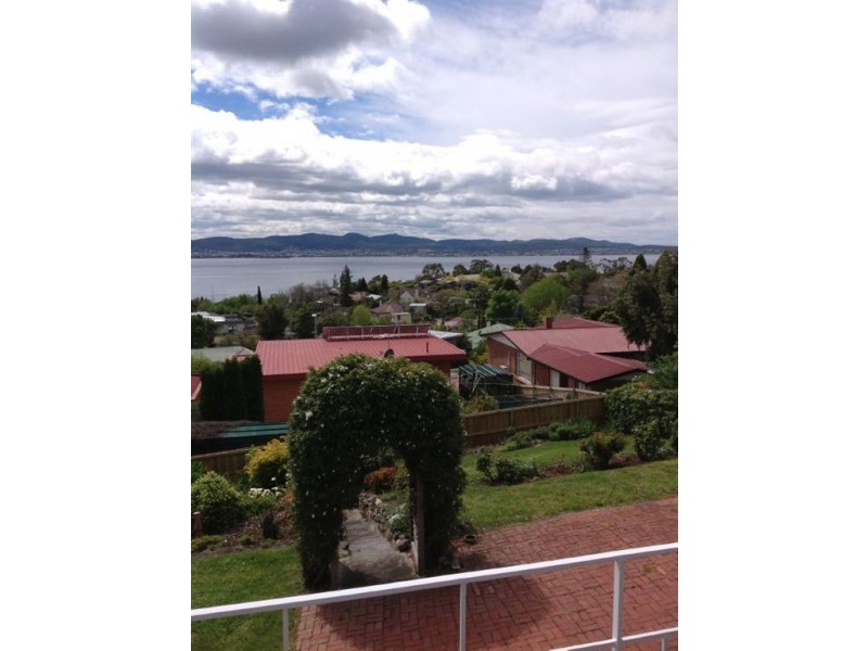 7 Cheverton Parade, Sandy Bay TAS 7005