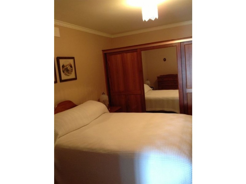 7 Cheverton Parade, Sandy Bay TAS 7005