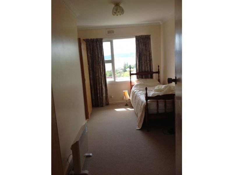 7 Cheverton Parade, Sandy Bay TAS 7005