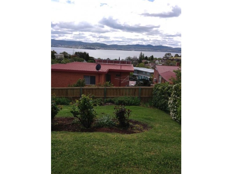7 Cheverton Parade, Sandy Bay TAS 7005