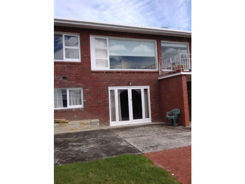 7 Cheverton Parade, Sandy Bay TAS 7005