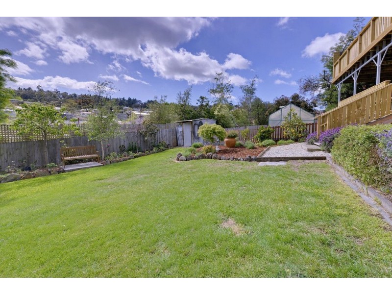 20 Manly Avenue, Lindisfarne TAS 7015