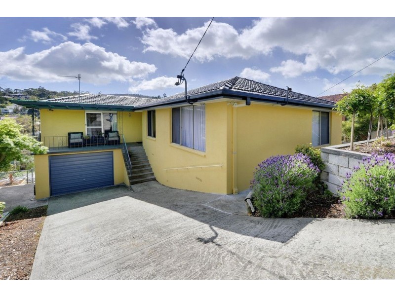 20 Manly Avenue, Lindisfarne TAS 7015