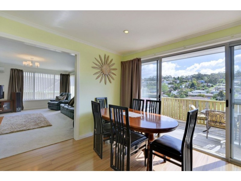 20 Manly Avenue, Lindisfarne TAS 7015