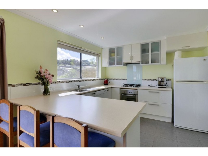 20 Manly Avenue, Lindisfarne TAS 7015